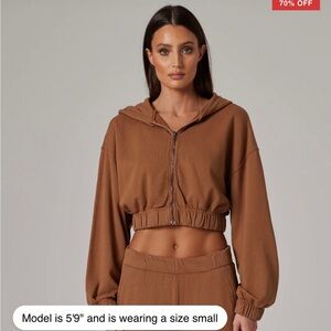 TALENTLESS Zip Crop Jacket